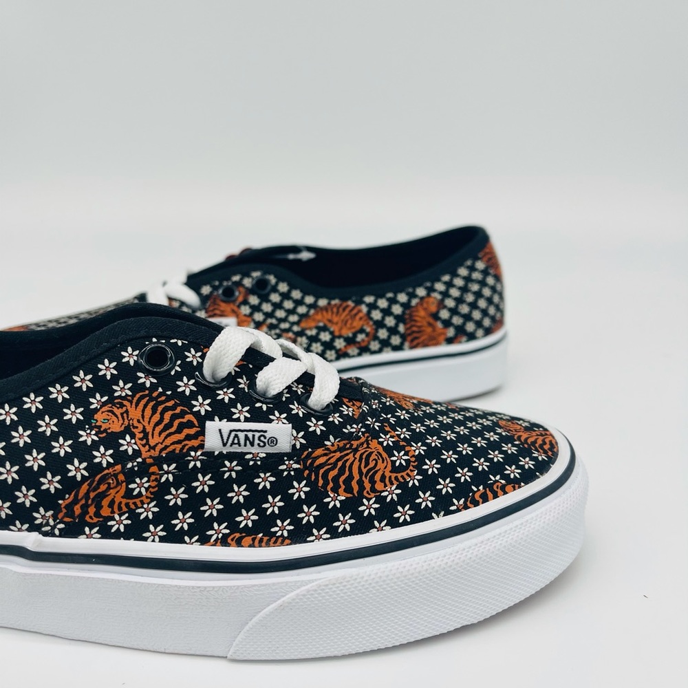 Authentic Classic Vans - Picture 3 of 9